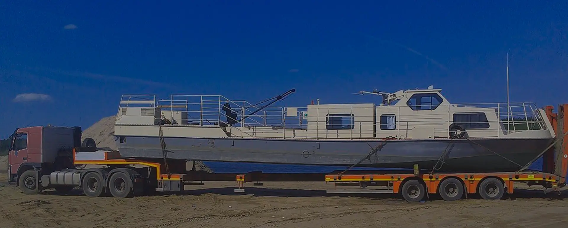 Доставка транспортной компанией теплохода на трале по России из Сызрани по низкой стоимости